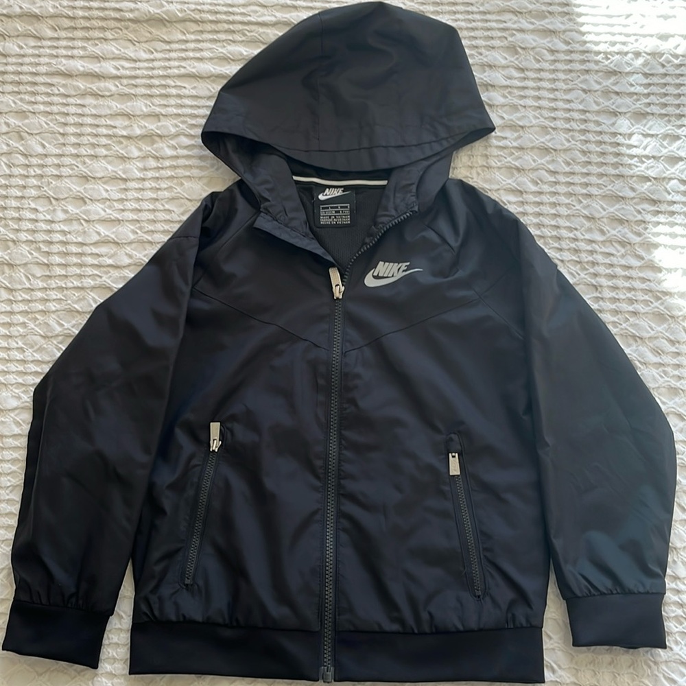 Nike boys size 7 black wind breaker jacket.